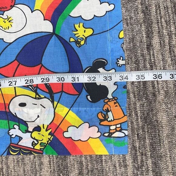 Vtg Peanuts Snoopy Charlie Brown & Friends Curtain Blue Hot Air Balloons 34x24 - Picture 3 of 3